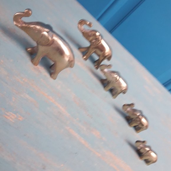 Elephants Vintage Brass Set of 5 Figurine Animals MCM Handmade Mid Century Gold - Picture 3 of 13